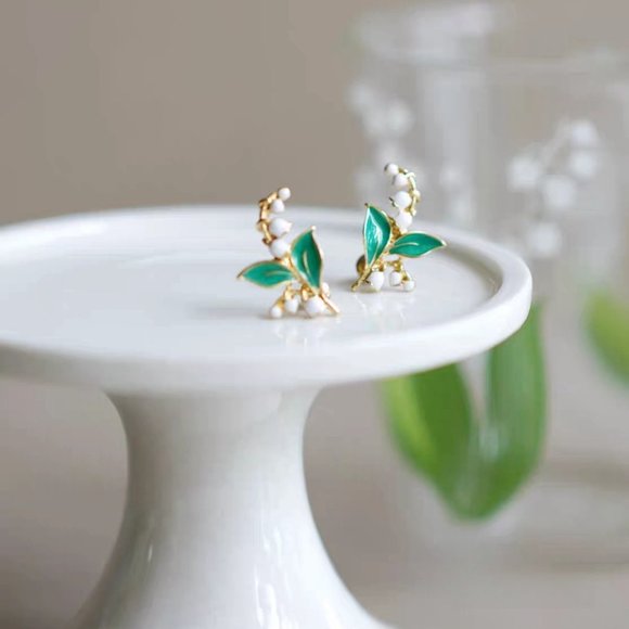 NWT lily of the valley earrings - Picture 3 of 8